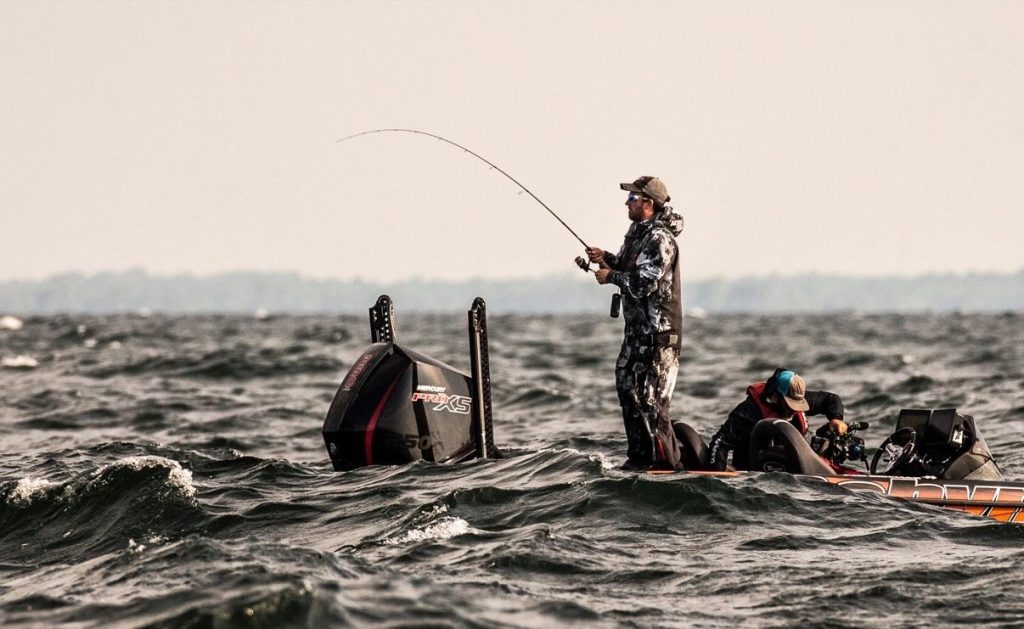 Cuidados com água salgada no motor do barco
